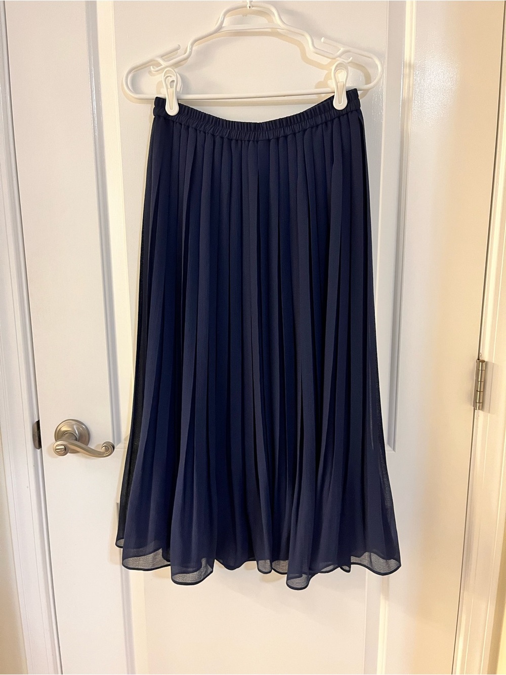 NWOT Uniqlo Navy Pleated Midi Skirt